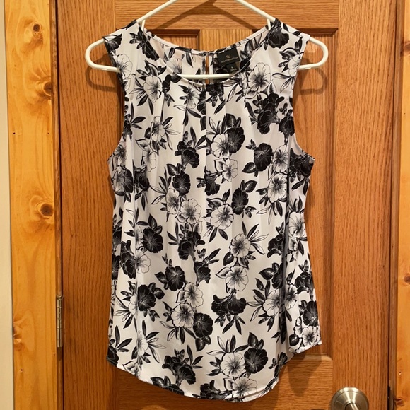 Worthington Tops - Worthington lightweight black white floral sleeveless top, size L